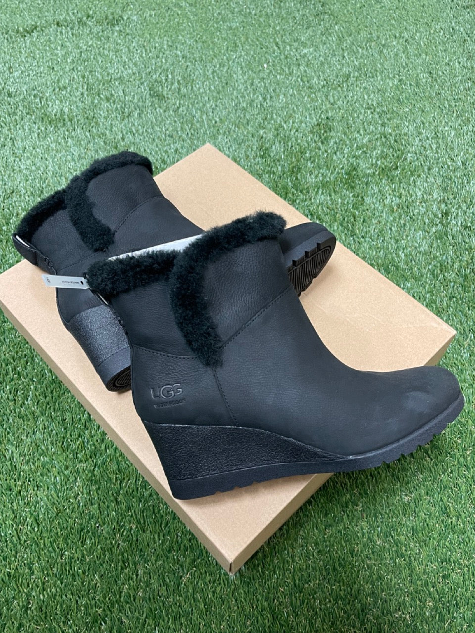 UGG Women Devorah WATERPROOF Boots 1103824