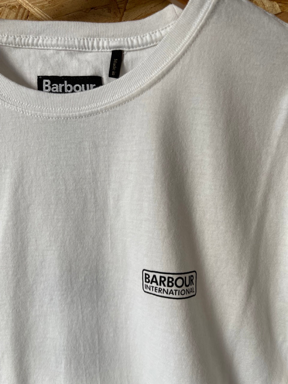 BARBOUR INTERNATIONAL ESSENTIAL SMALL LOGO TEE MTS0555WH11