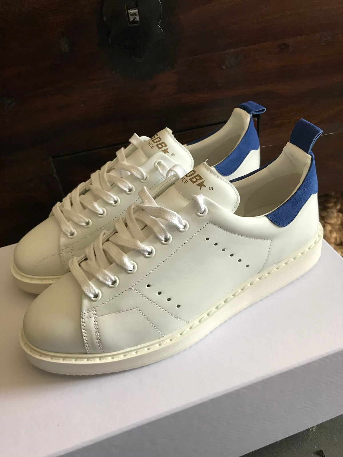 Starter sneakers in leather with navy heel tab