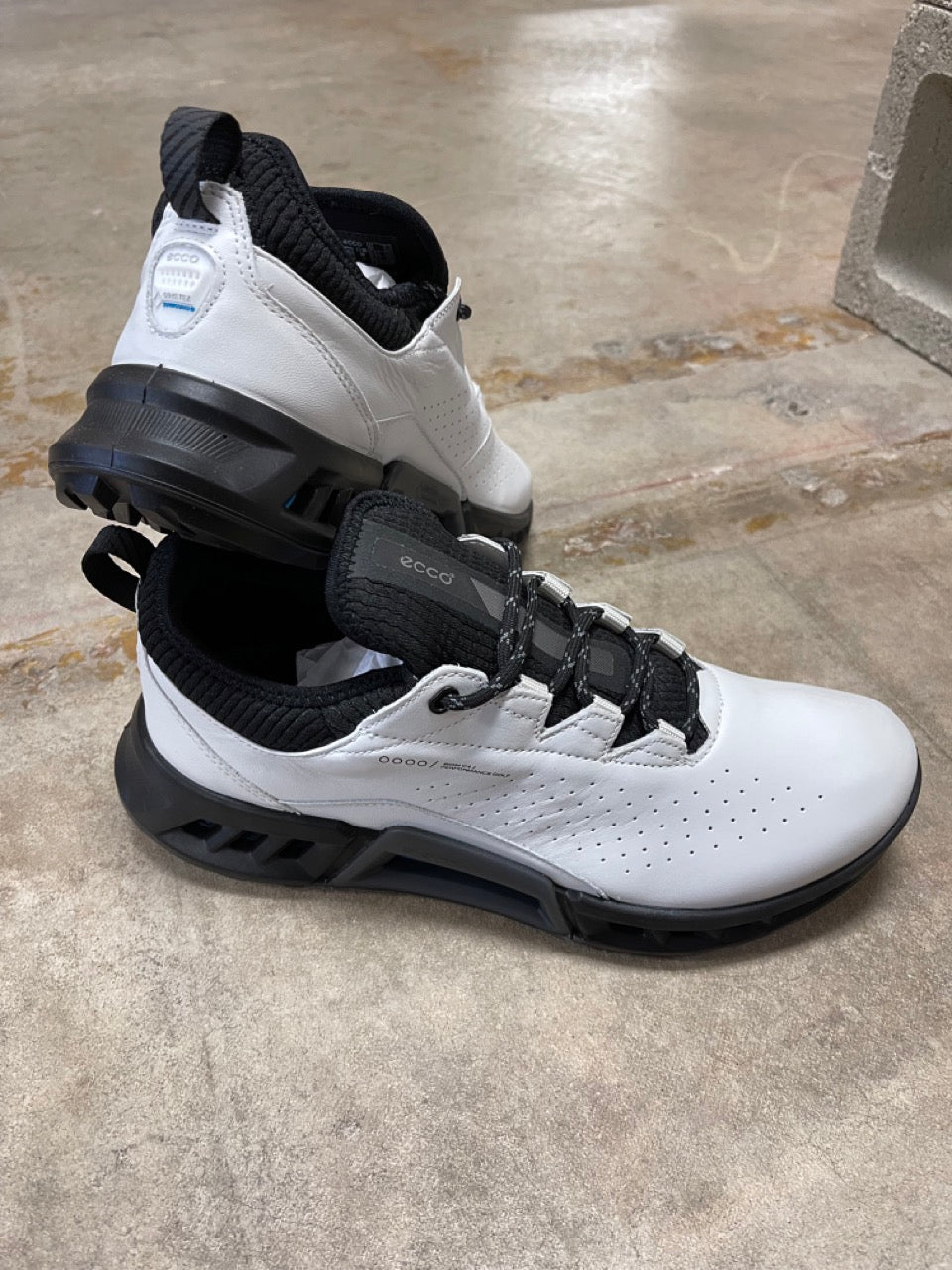 返品不可】 シューズ(男性用) ECCO M GOLF BIOM C4 WHITE/BLACK